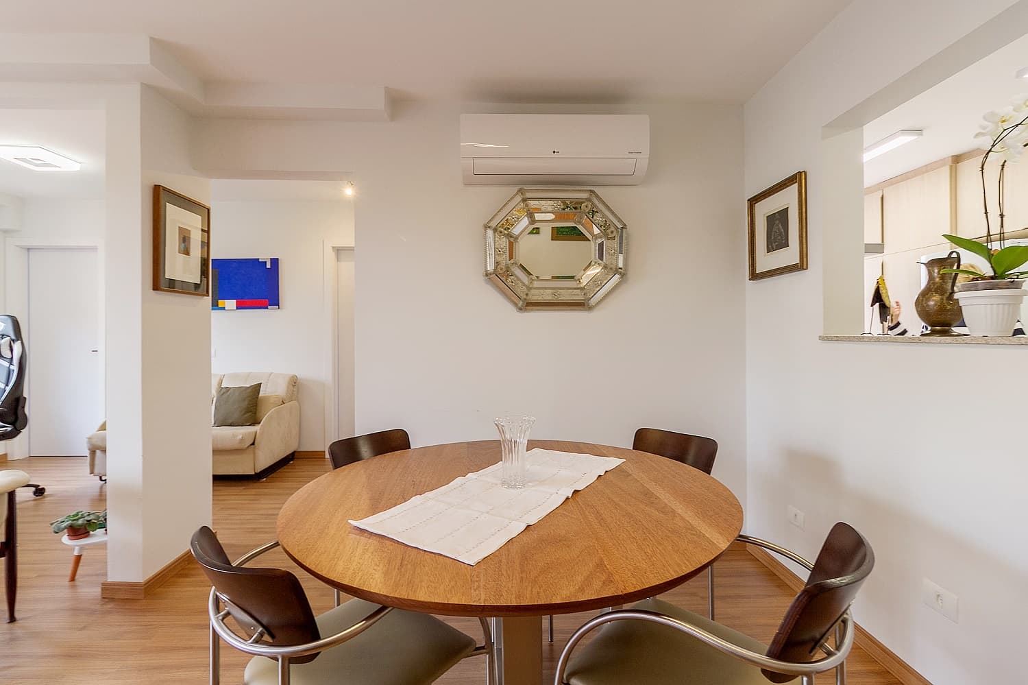 Apartamento todo reformado e equipado para locação