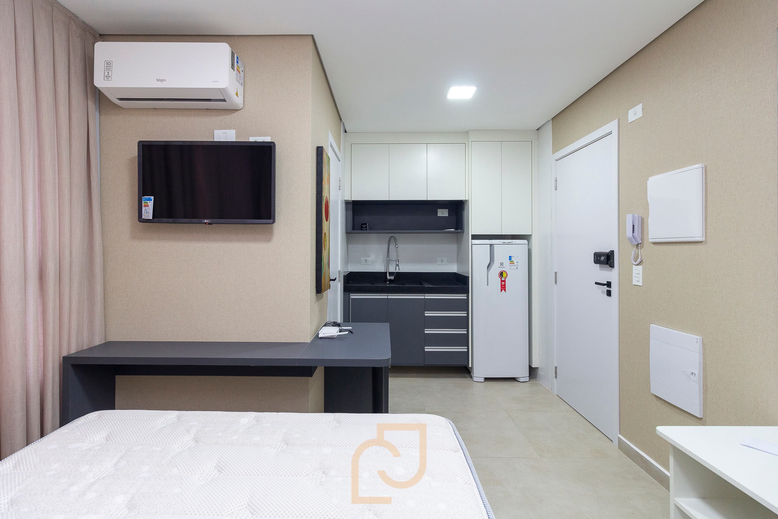 Studio Mobiliado e Equipado para locação Mensal, no Coração do Bairro Água Verde.