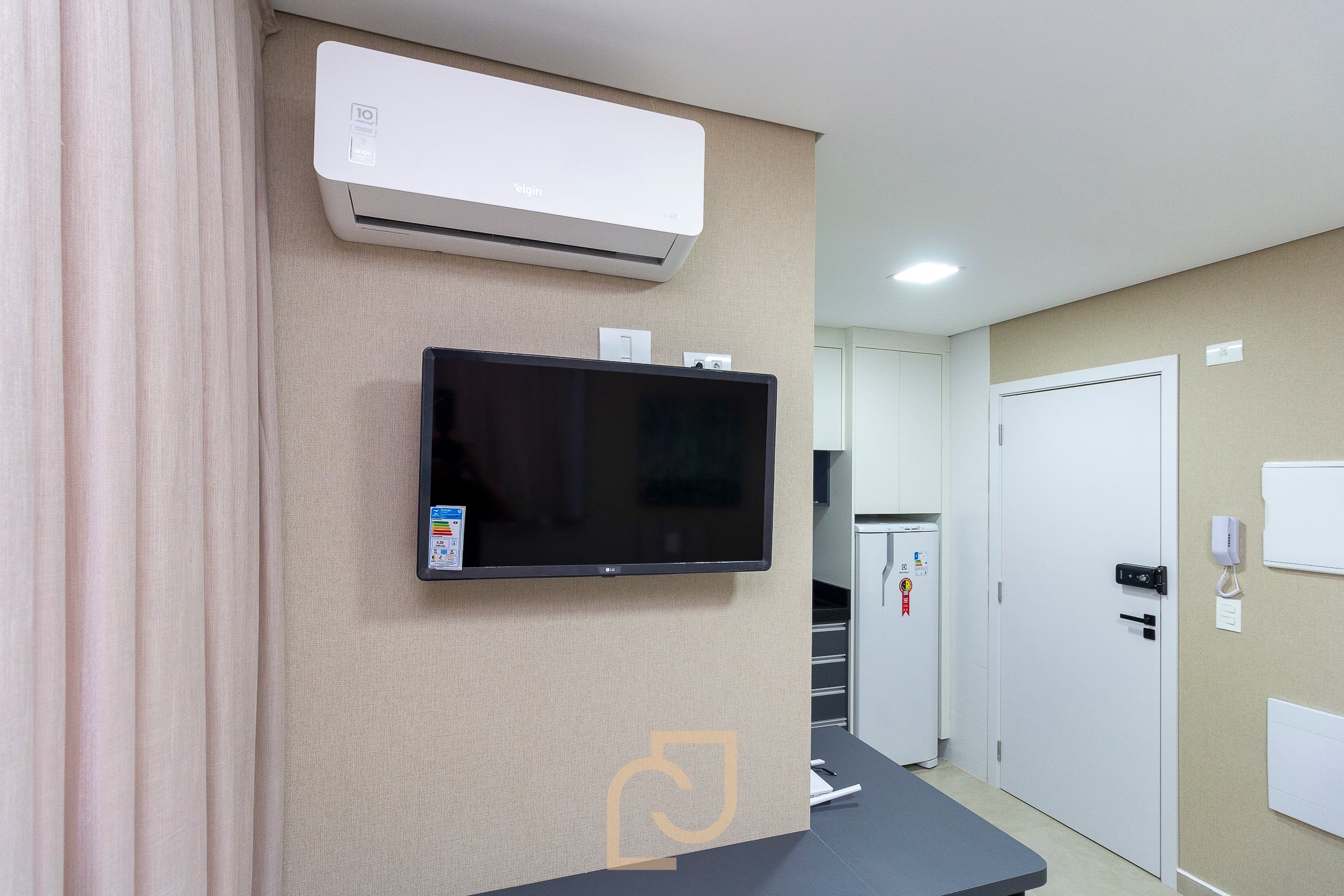 Studio Mobiliado e Equipado para locação Mensal, no Coração do Bairro Água Verde.
