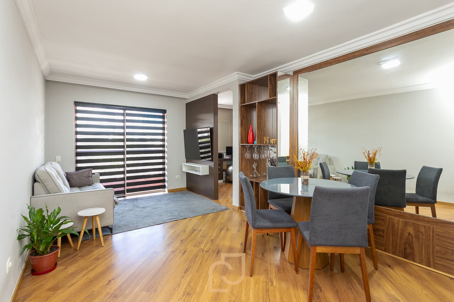 Apartamento Todo Reformado em Frente a Renomada Panificadora Pigel