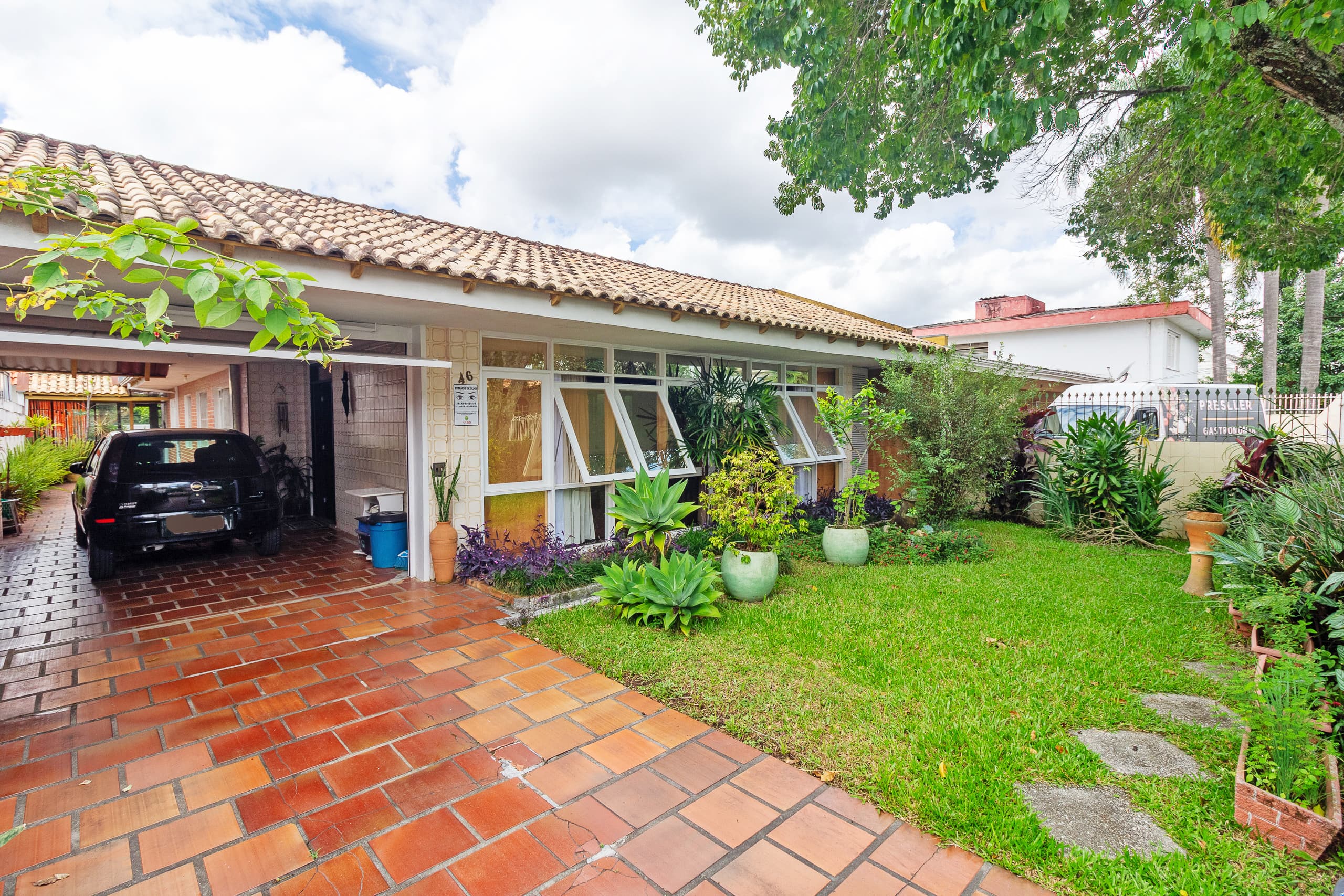 Casa terrea no Charmosa Jardim Social