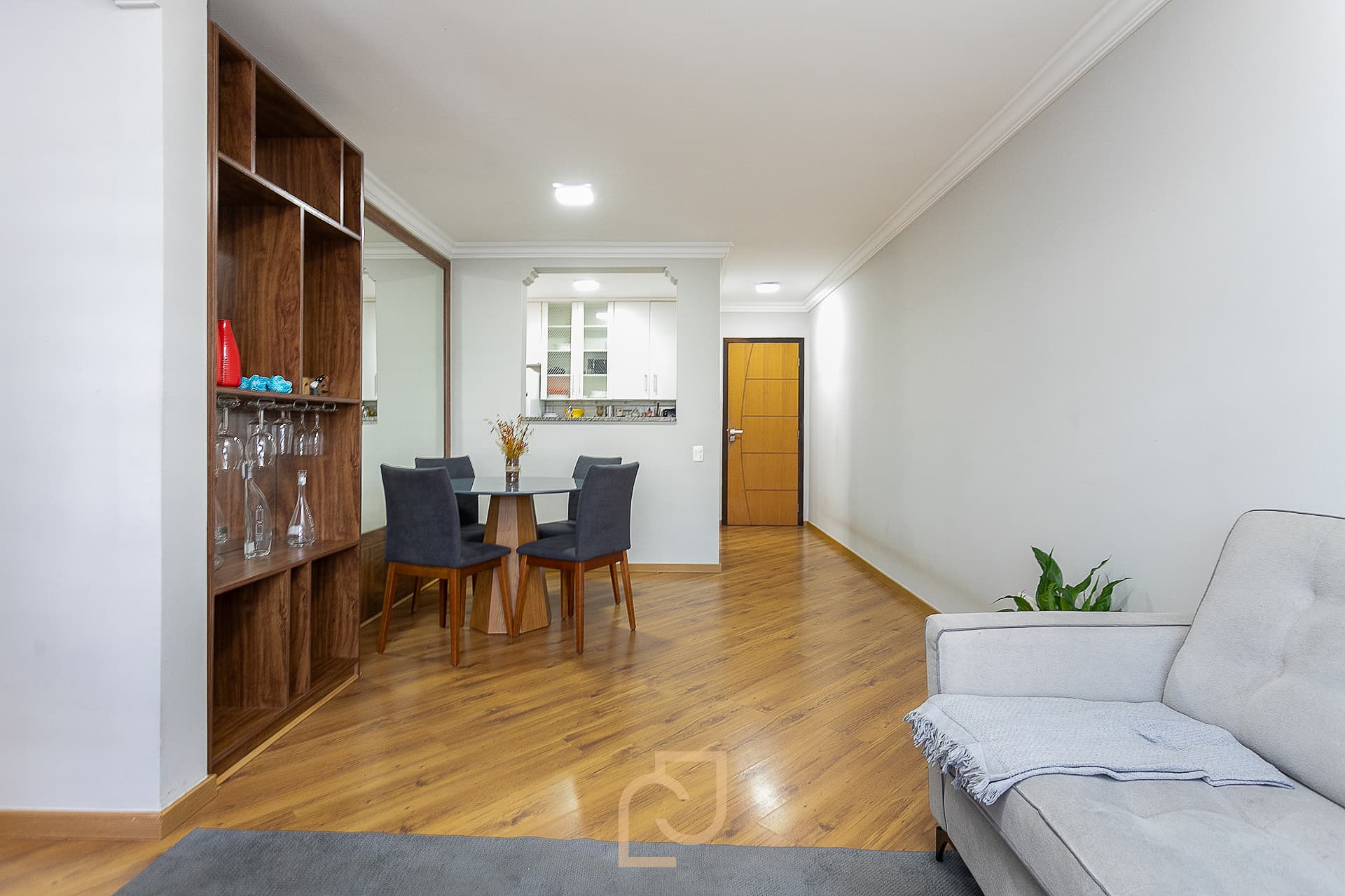 Apartamento Todo Reformado em Frente a Renomada Panificadora Pigel