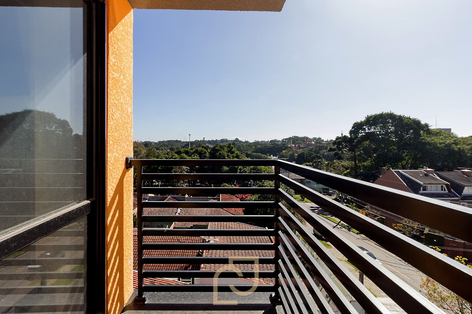 Studio com Sacada no Ecoville