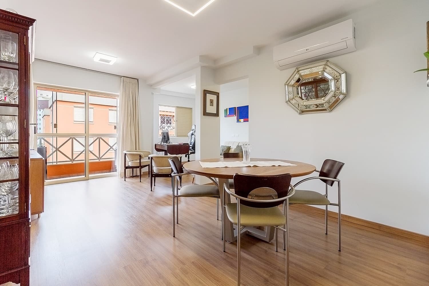 Apartamento todo reformado e equipado para locação