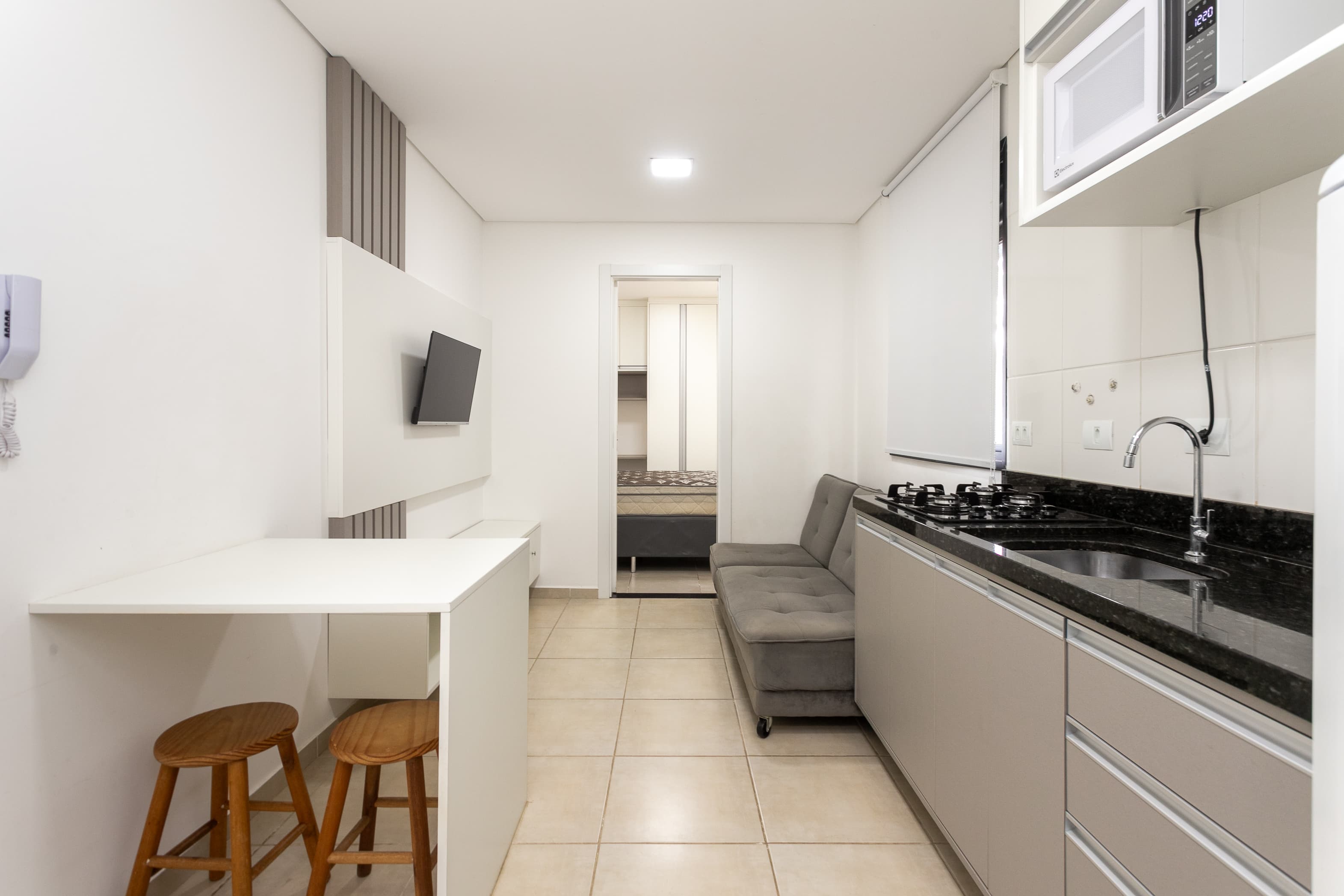 Studio com 1 dormitório localizado na região central do Bairro Portão Próximo aos Shopping Center e Comércios da Região.