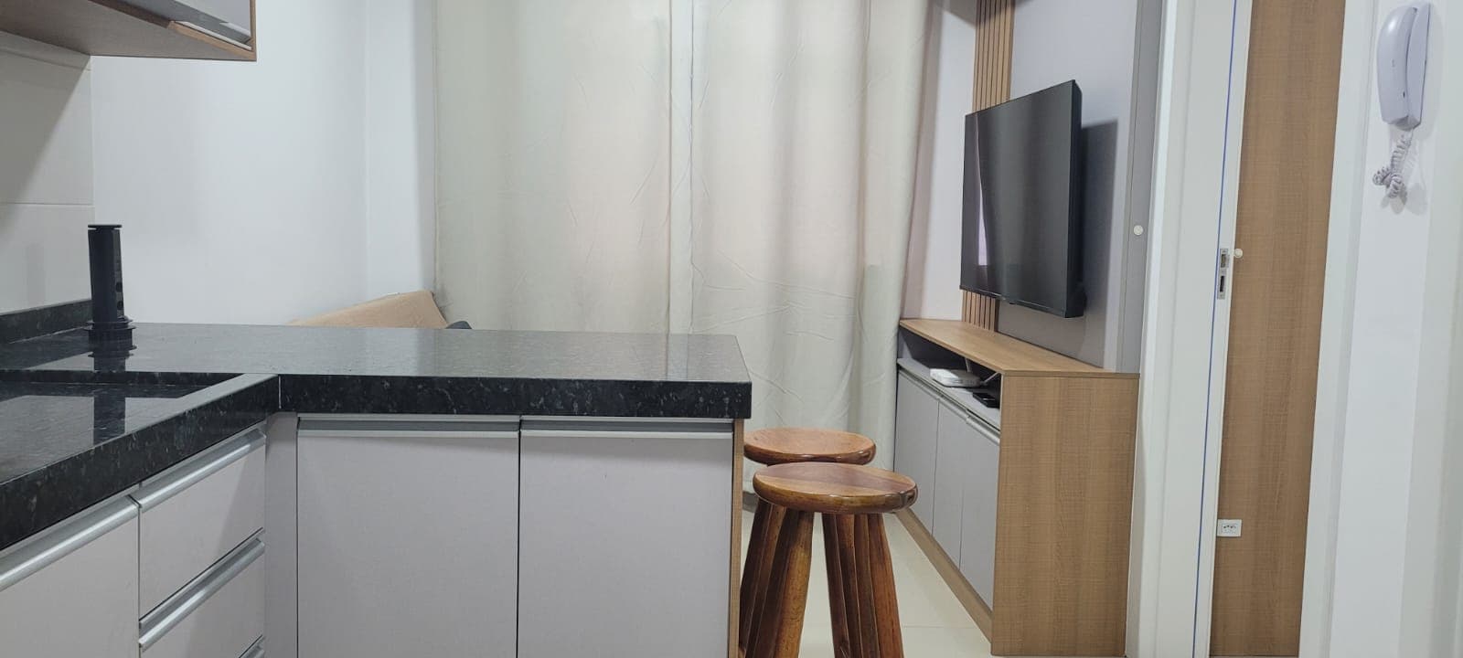 Studio todo mobiliado e equipado.